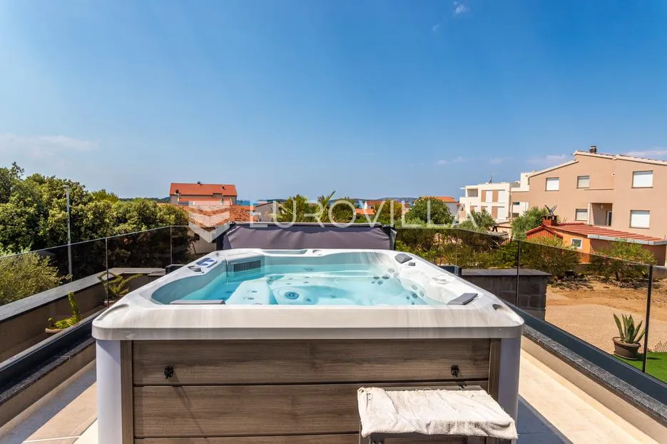 brodarica, moderna vila s bazenom, 283,62 m² - slika 33