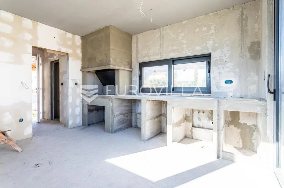 kaštel lukšić, obiteljska vila s bazenom u visokoj roh bau fazi - slika 19