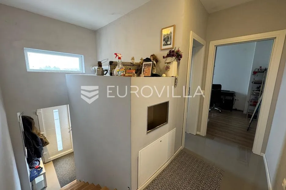 đakovo, moderan trosoban stan s balkonom, 83 m² - slika 1