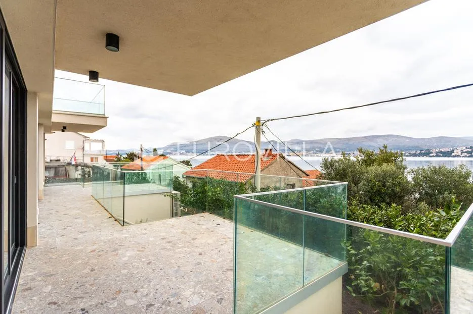 okrug gornji, moderno uređena vila blizu plaže - slika 37