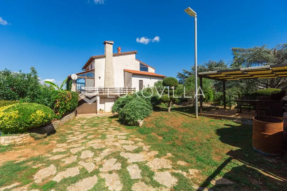 pula, veli vrh, vila s 4 odvojena apartmana, bazenom i velikom okućnicom - slika 6