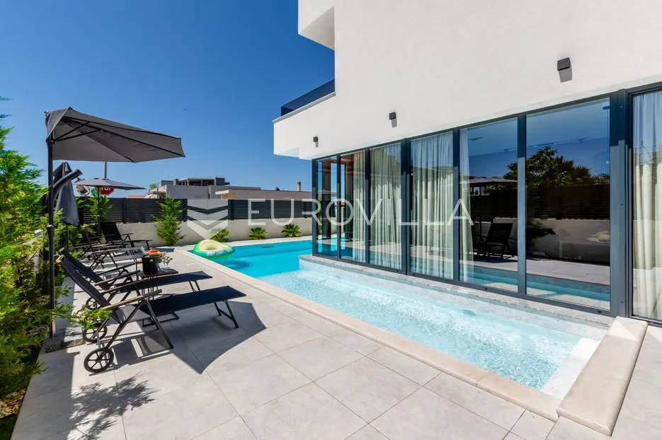 zadar, vrsi, luksuzna vila s bazenom 261 m² - slika 5