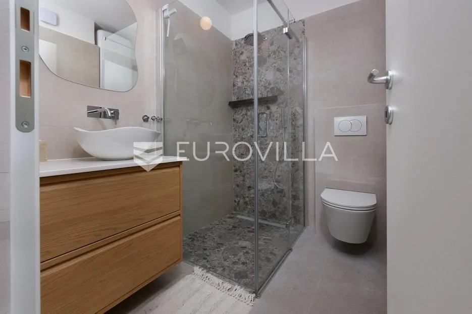 rijeka, donja vežica, potpuno adaptiran i moderno uređen dvosoban stan 49 m² - slika 13