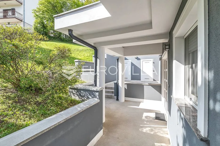 zagreb, jelekovići, prekrasna vila nkp 303,5 m2 na parceli 1786 m2 - slika 8