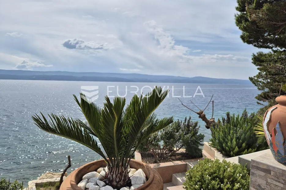 omiš, stanići, eskluzivna vila prvi red uz more - slika 23