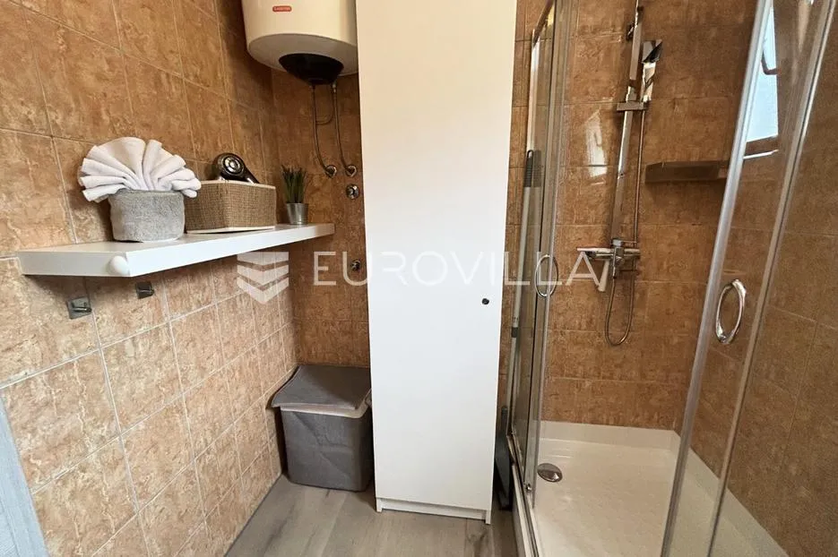 vir, atraktivna apartmanska kuća s 4 stambene jedinice udaljene 150 m od plaže - slika 22