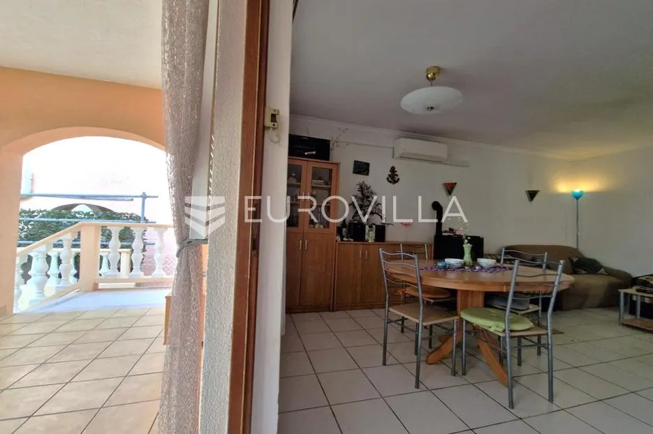 vir, samostojeća kuća, 130 m od plaže s dva odvojena apartmana - slika 5