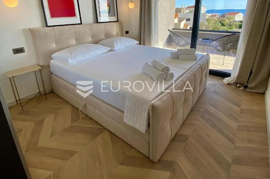 makarska, moderna vila s tri stambene jedinice - slika 5