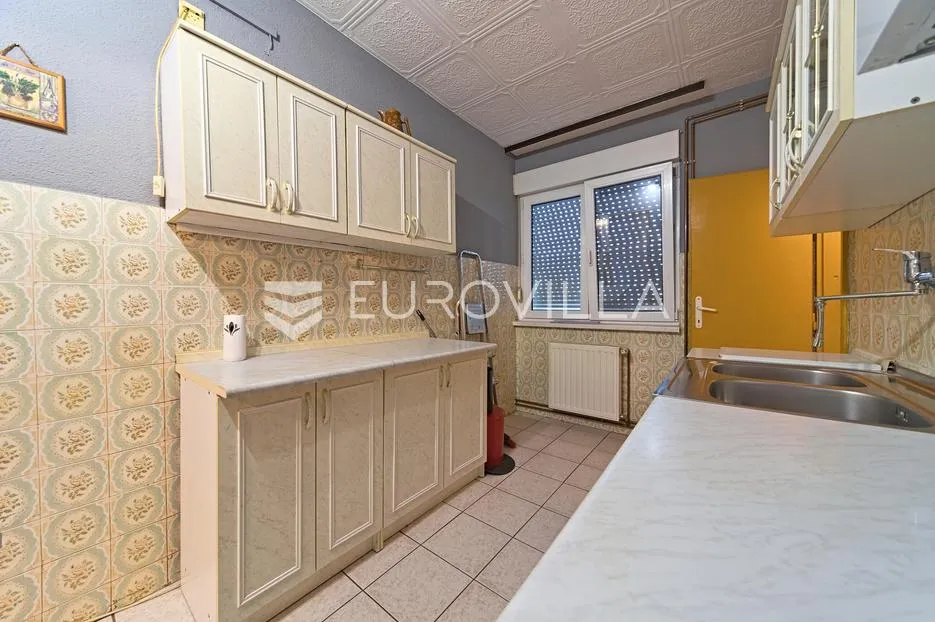 osijek, jug 2, trosoban stan na 2. katu, 49.8 m², obnovljena fasada - slika 11