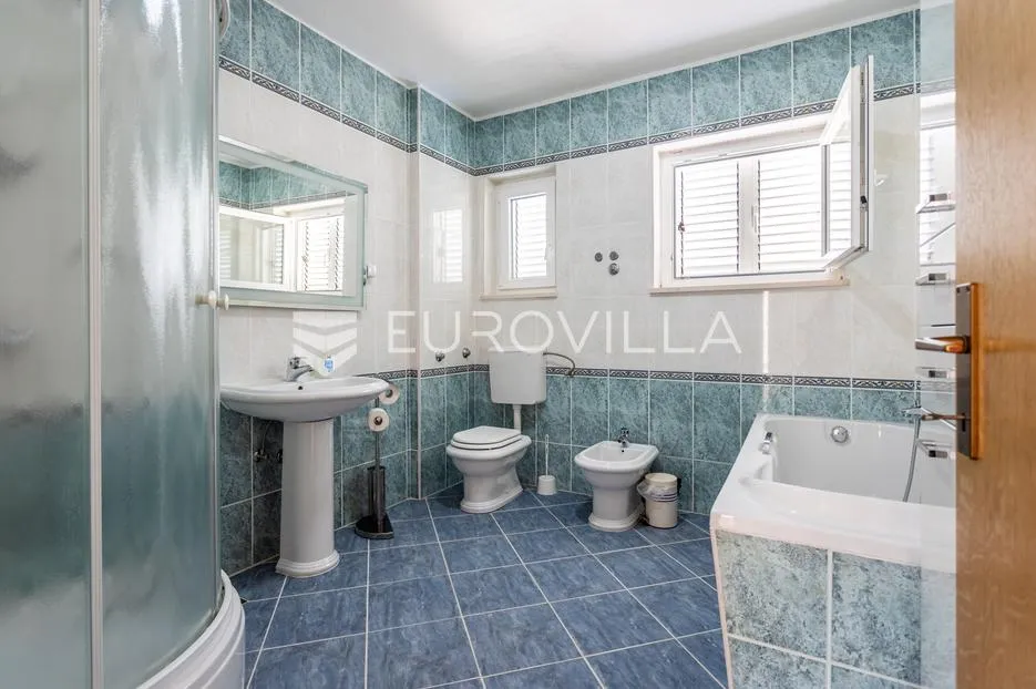 split, kamen, samostojeća kuća ukupne bruto površine 492 m² - slika 17