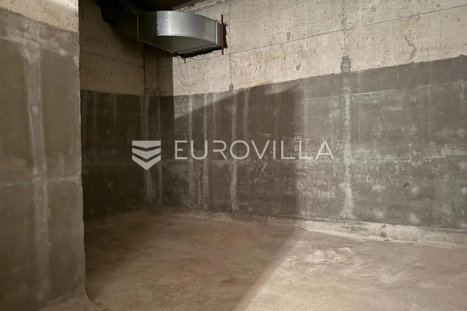 zadar, relja poslovno skladišni prostor korisnog volumena 163,95 m2 na više razina - slika 7