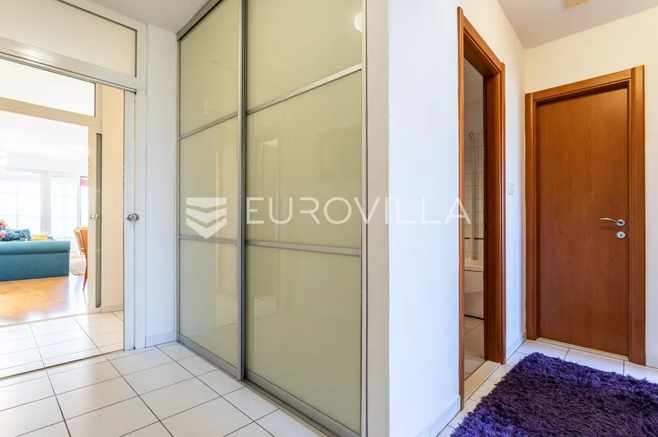 split, dubrovačka ulica - odličan stan s garažom (87 m2) - slika 12