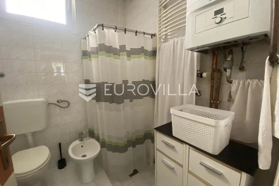 slavonski brod, centar obiteljska kuća s dva neovisna stana 180 m² - slika 8