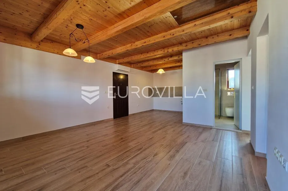 vir, 120 m od plaže, trosobni renovirani apartman s pogledom na more - slika 13