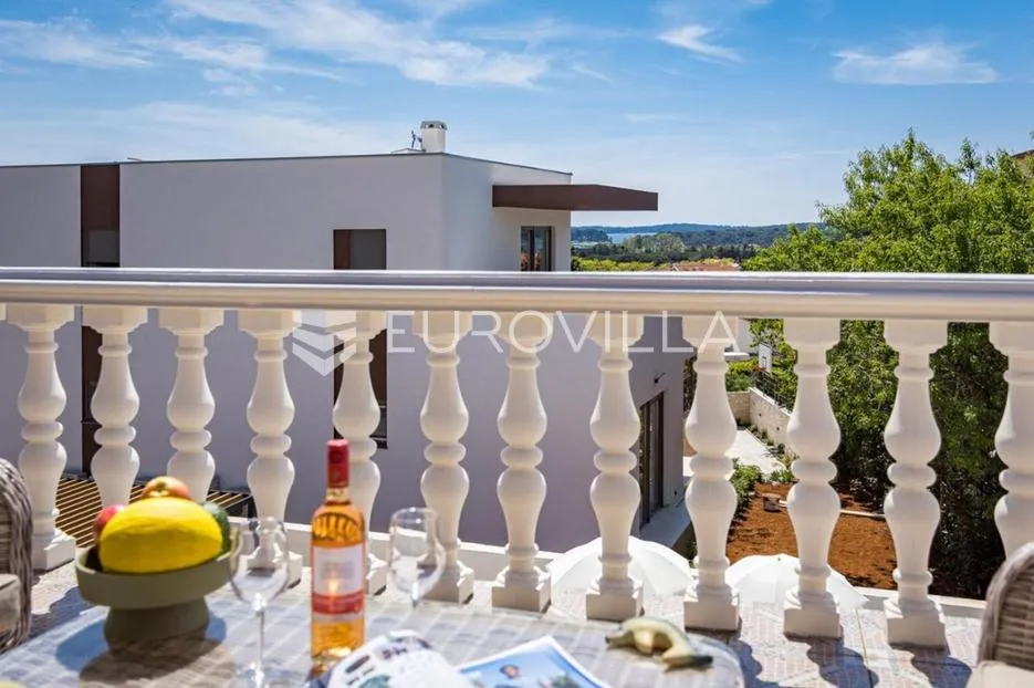 medulin, istra, luksuzna samostojeća vila 205 m² s bazenom i pogledom na more - slika 25