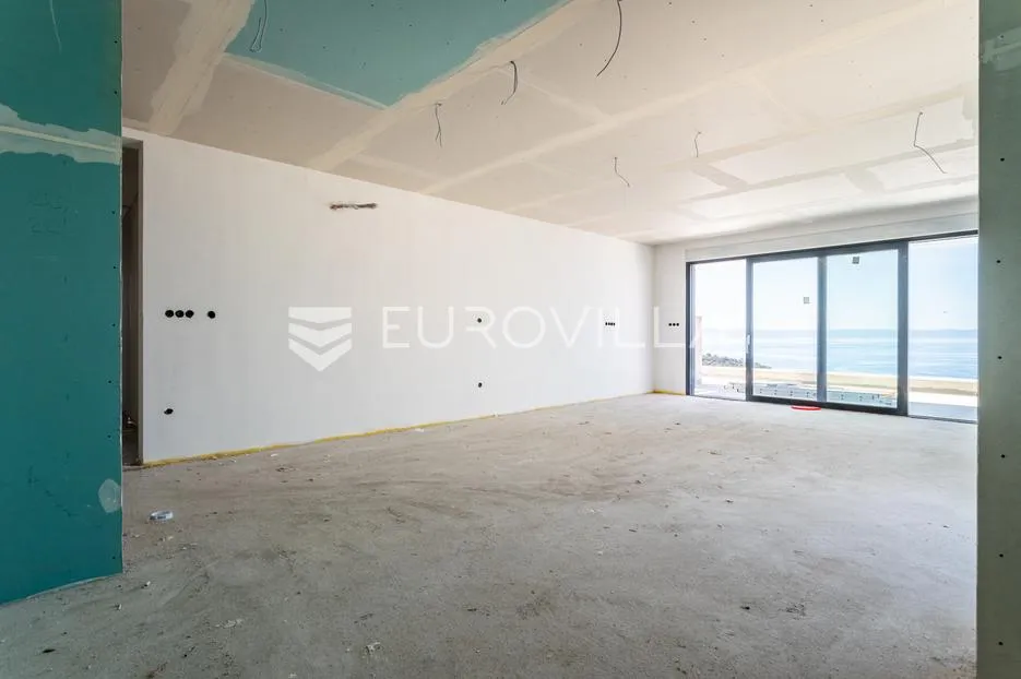 makarska, ekskluzivan penthouse s bazenom i panoramskim pogledom na more - slika 2