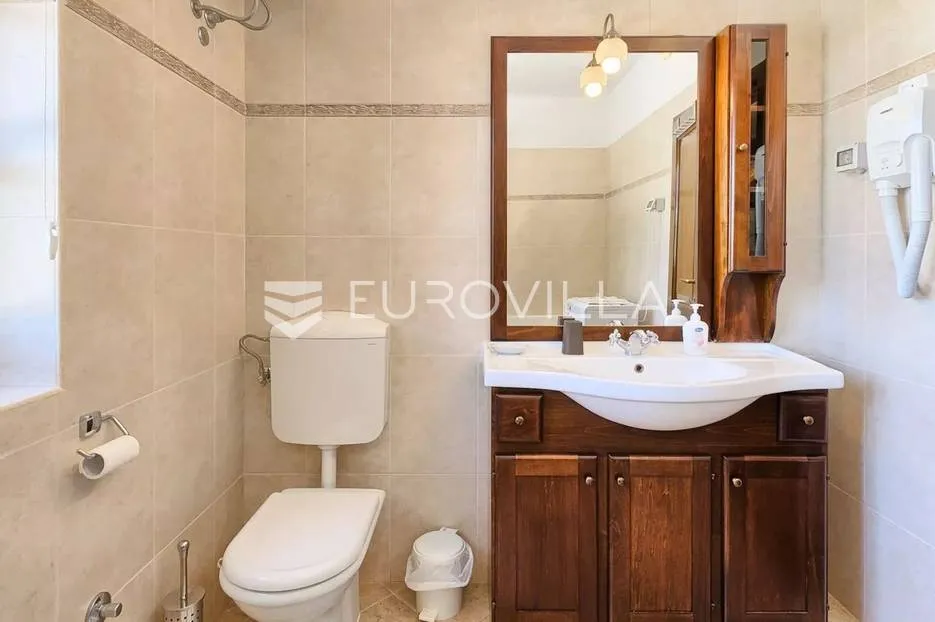 istra, bale, vila s bazenom na imanju od 30.000 m2 u osami - slika 38