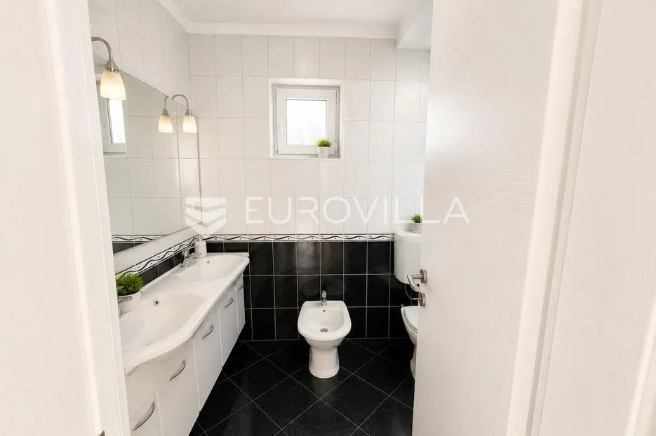 senj, trosoban stan 105 m², s pogledom na more - slika 10