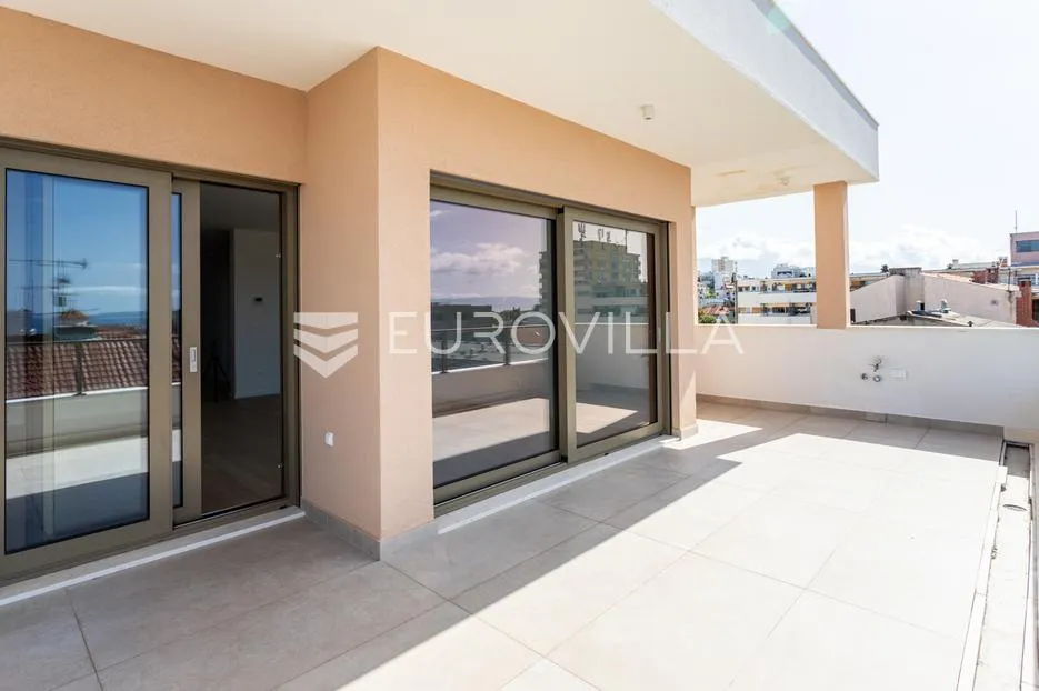 split, prekrasan penthouse s pogledom na more i grad - slika 31