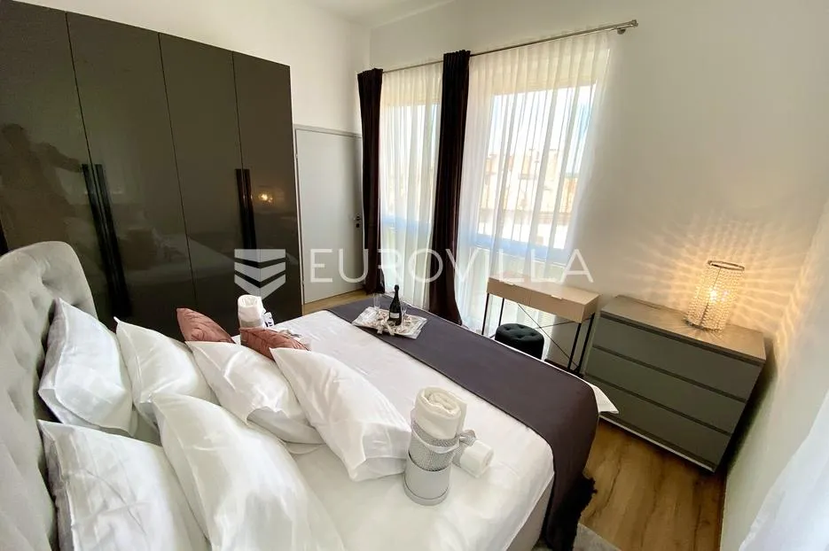 istra, pula, luksuzan, moderno opremljen trosoban stan 85 m² - slika 36
