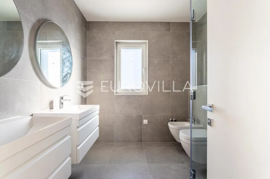 vodice, novogradnja, penthouse s krovnom terasom i pogledom na more, 137,93 m² - slika 10