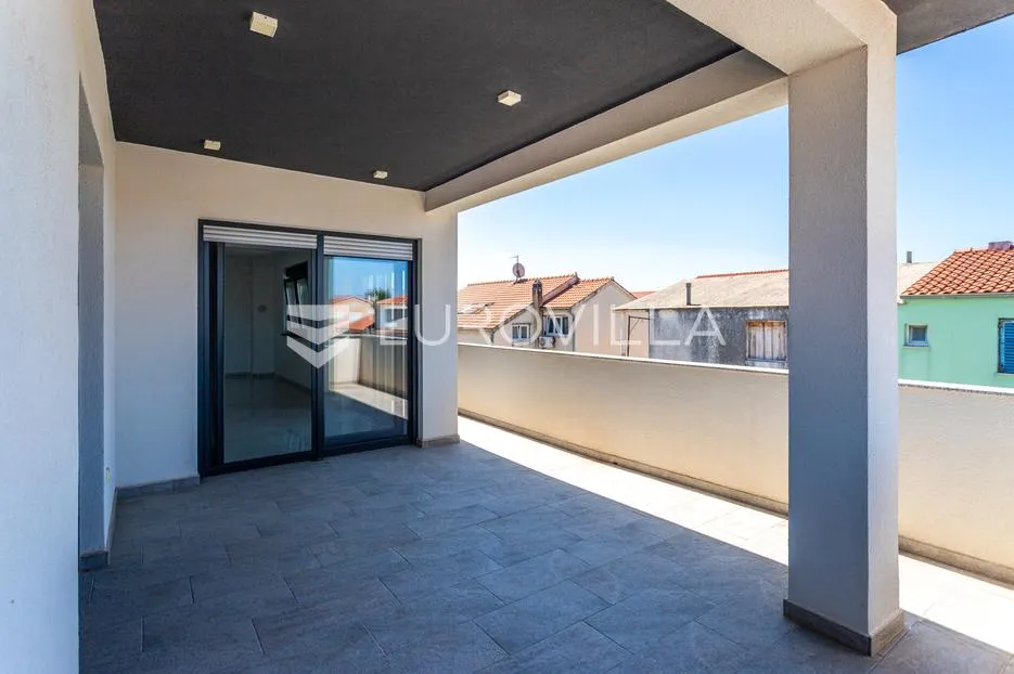 vodice, prostran penthouse s krovnom terasom, 168,79 m² - slika 13