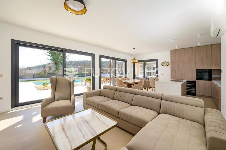 istra, rovinjsko selo, moderna kuća 210 m² s grijanim bazenom, saunom i jacuzzijem - slika 3