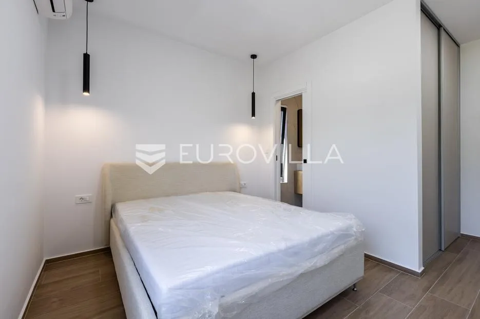 istra, poreč, suvremena kuća s privatnim vrtom, jacuzzijem i saunom - slika 16