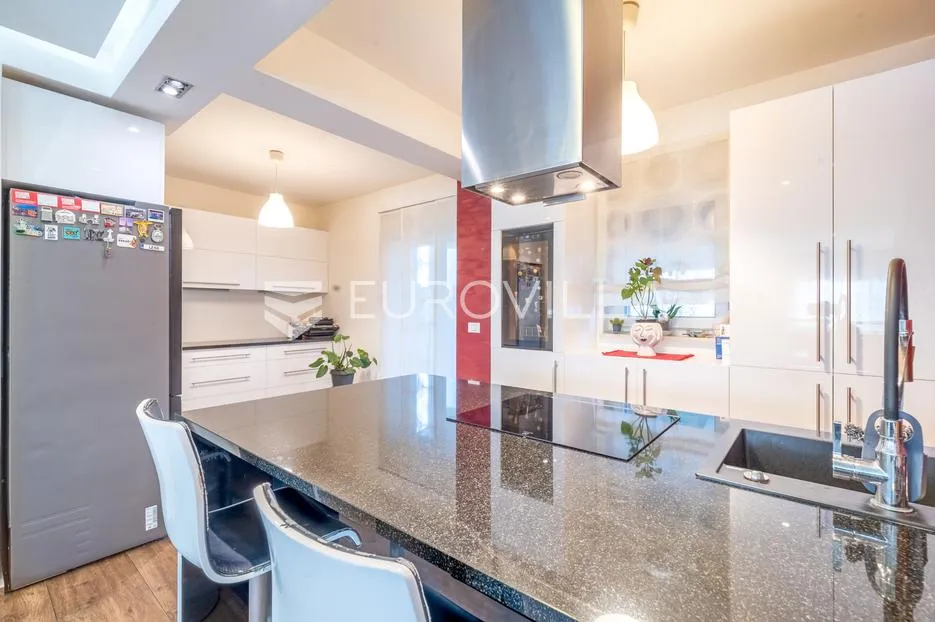 zagreb, dubrava, prekrasna kuća 250 m2, 2 garažna parkirna mjesta - slika 5
