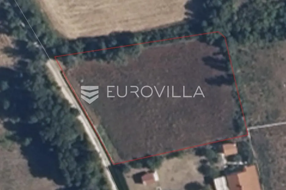 Pula, Šišan - prostrano poljoprivredno zemljište 1500 m od mora, 2972 m2 - Šišan, Ližnjan