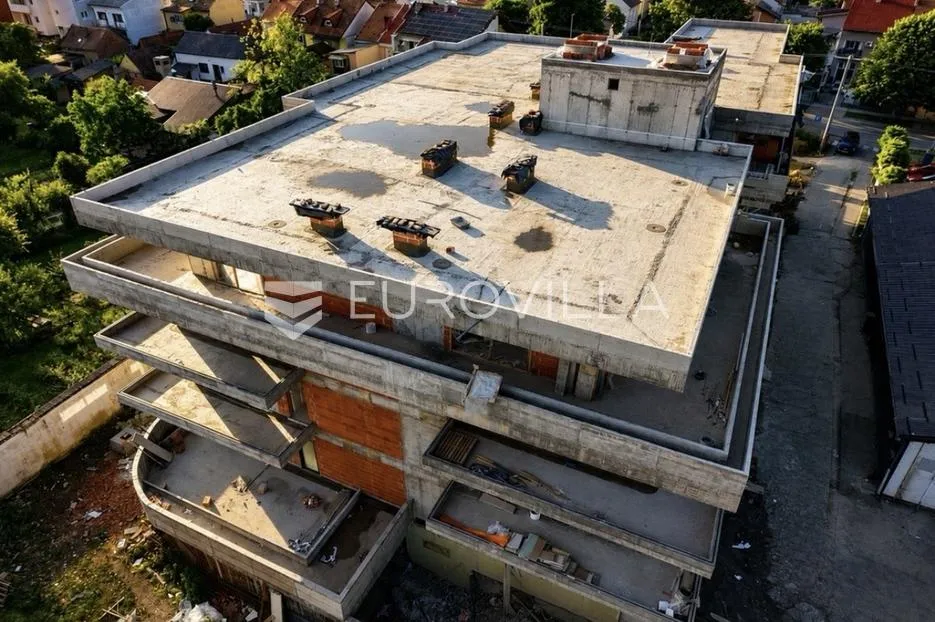 slavonski brod, strossmayerova luksuzan trosoban stan 92 m² treći kat - slika 11