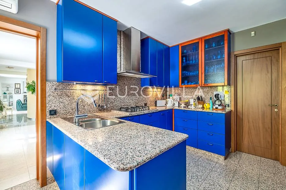 samobor, centar prekrasna obiteljska kuća 760 m² na parceli 1000 m² - slika 9
