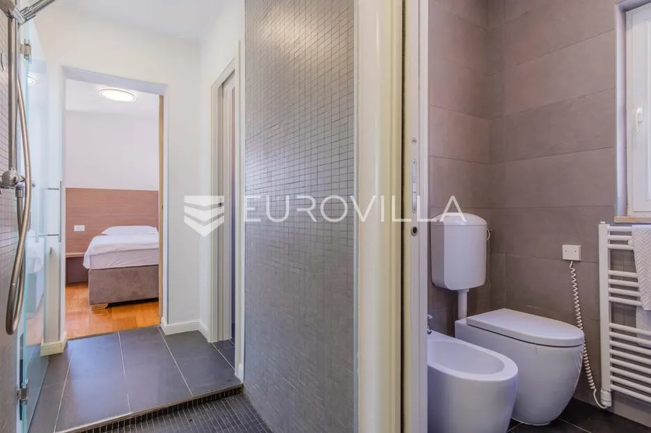 istra, poreč, unikatna dizajnerska vila s dodatnim apartmanom, wellnessom i grijanim bazenom - slika 59