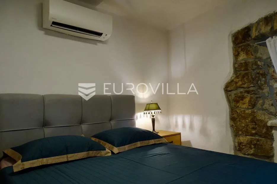 krk, omišalj, adaptirana kamena kuća u nizu s pogledom na more površine 54 m² - slika 16
