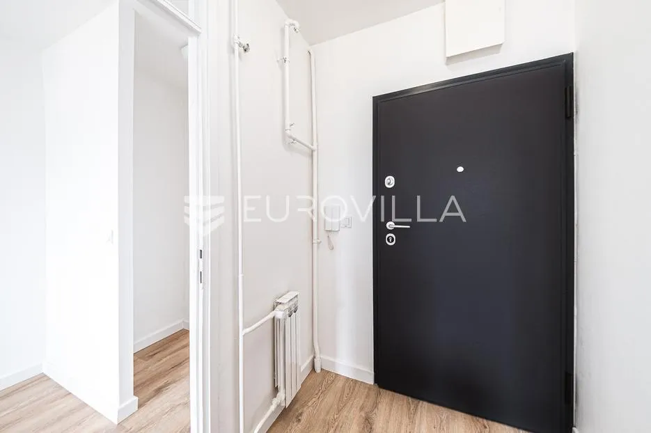 zagreb, malešnica, renoviran dvosoban stan 40 m² - slika 8