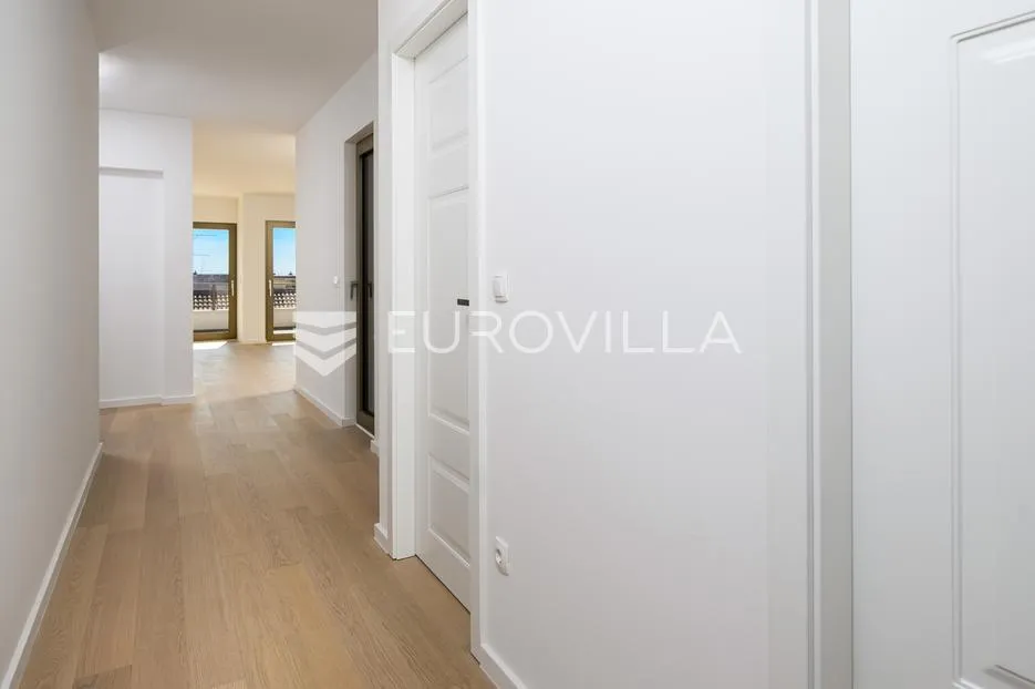 split, prekrasan penthouse s pogledom na more i grad - slika 21