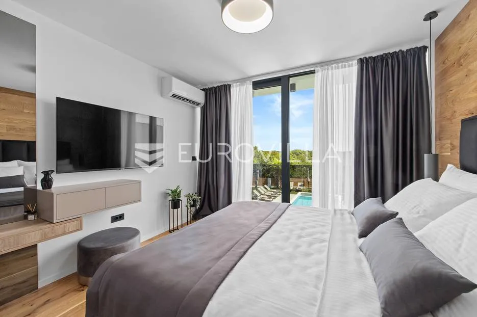istra, medulin, prekrasna moderna dvojna vila 220 m² - slika 24
