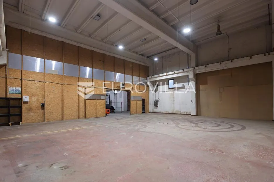 kukuljanovo, industrijski kompleks s dvije hale, zemljište 4,435 m² - slika 4