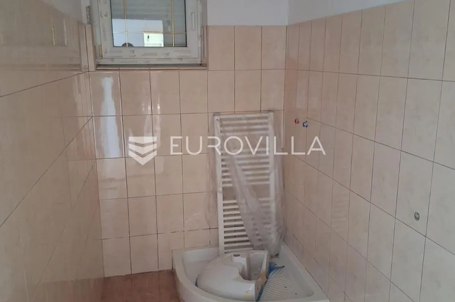 karlovac, tušilović, kuća 420 m², 3 stana - slika 8