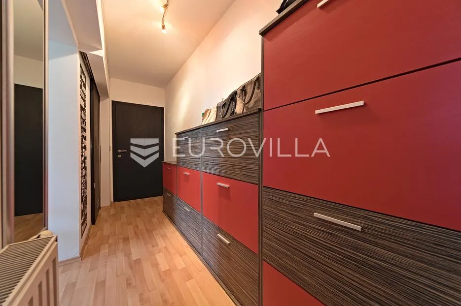 osijek, retfala na prodaju potpuno namješten stan 60 m² - slika 11