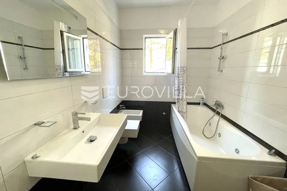 otok rab, barbat, predivna apartmanska vila - slika 10