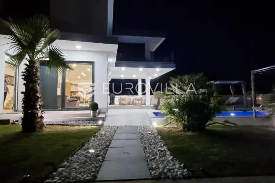 istra, svetvinčenat, moderna vila nkp 160 m2 s bazenom okružena zelenilom u mirnom naselju - slika 28