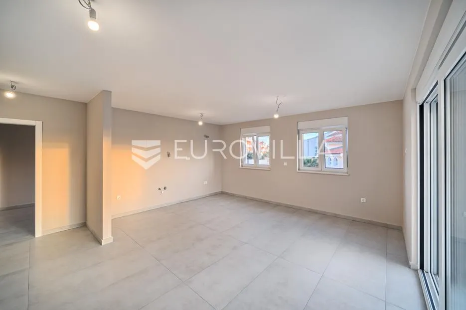 brodarica, četverosoban stan u novogradnji - slika 9