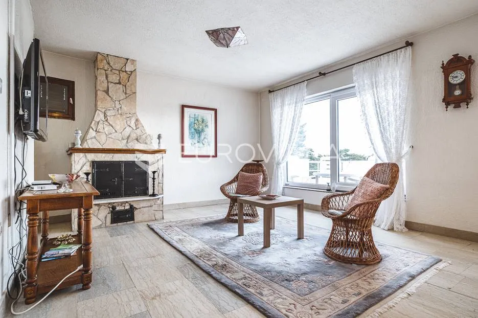 otok krk, grad krk, izvanredna kuća u prvom redu do mora nkp 260 m2 - slika 23
