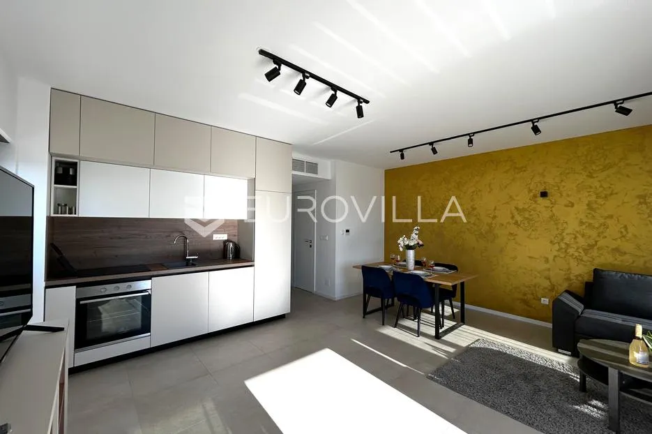 hvar, apartmanska vila sa pet uređenih apartmana - slika 24