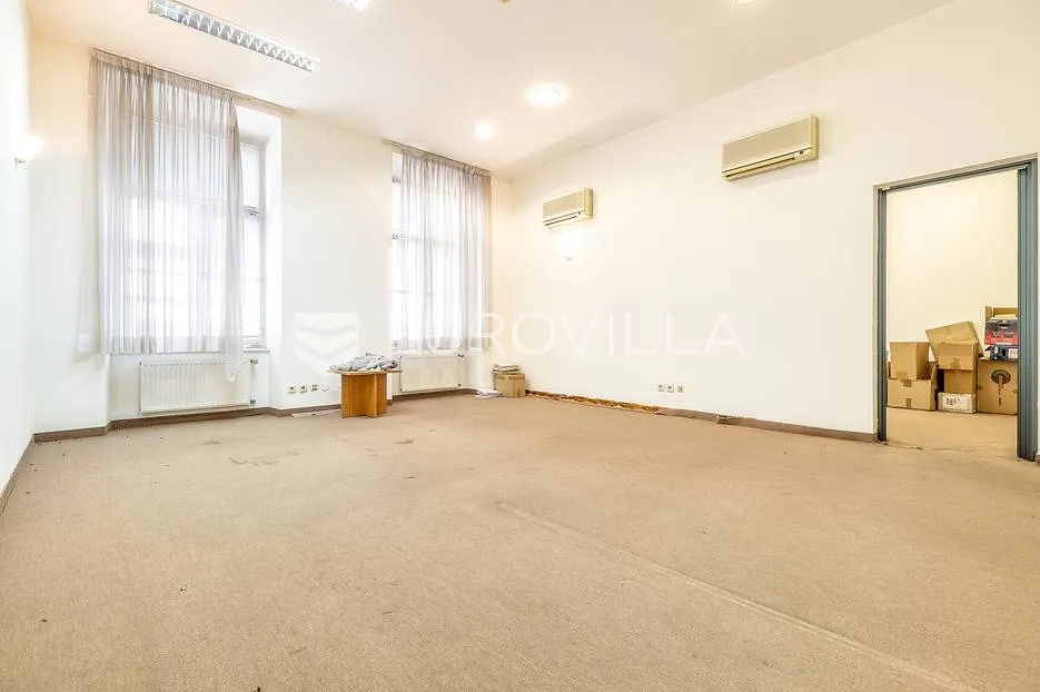 trg bana jelačića stambeni/poslovni prostor 196 m² podrum 40 m² - slika 2