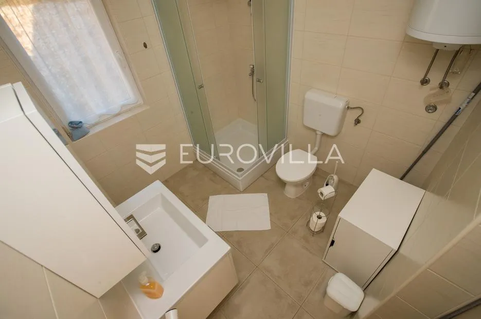rab, barbat, dvosoban stan 200 m od mora 93 m² - slika 10