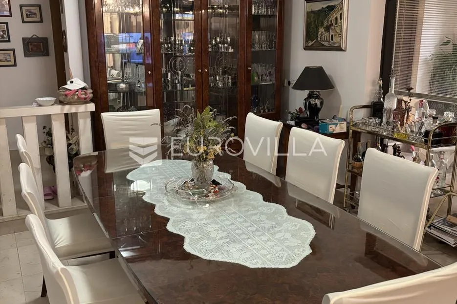 hvar, jelsa, stambeno poslovni kompleks idealan za investiciju - slika 2