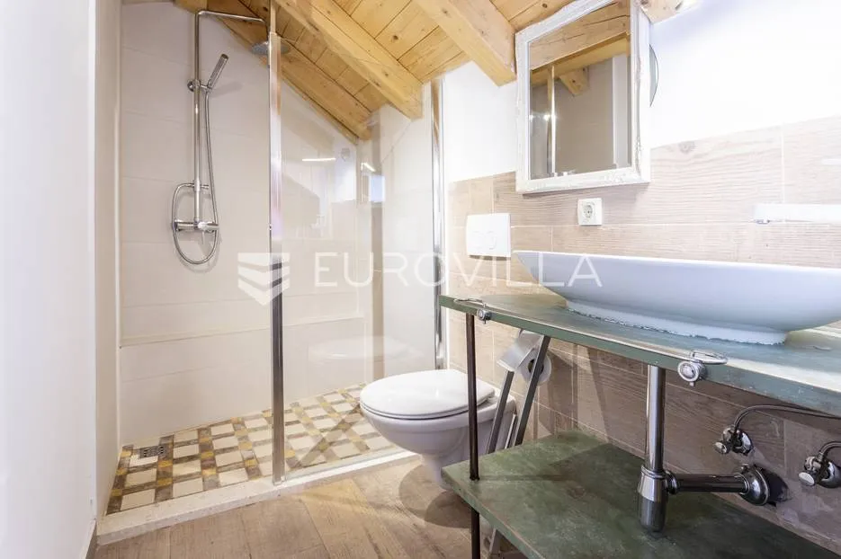 hvar, vrbanj, renovirana kamena kuća - slika 11