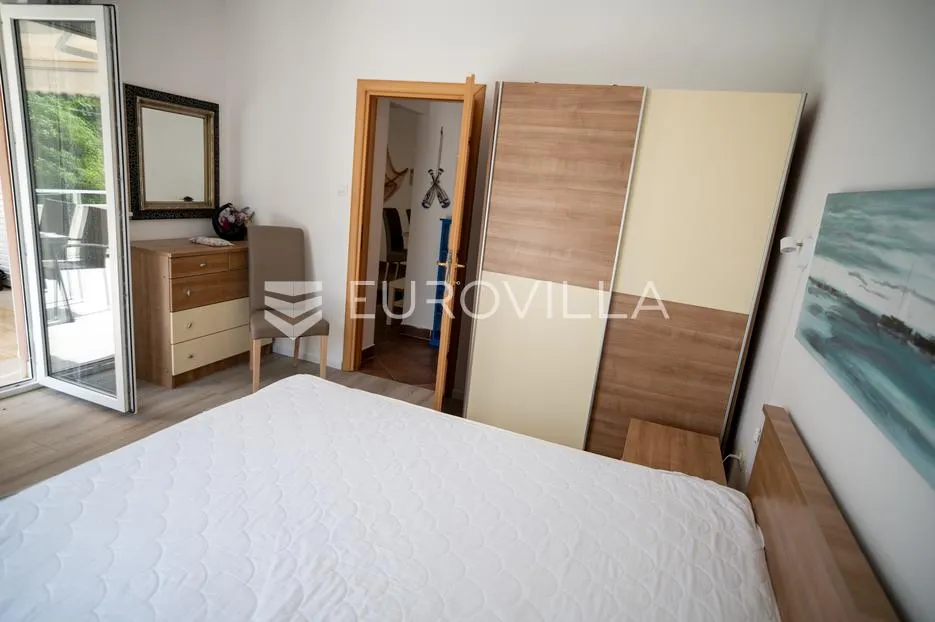 novi vinodolski, centar, dvosoban stan s velikom terasom 70 m od mora - slika 9